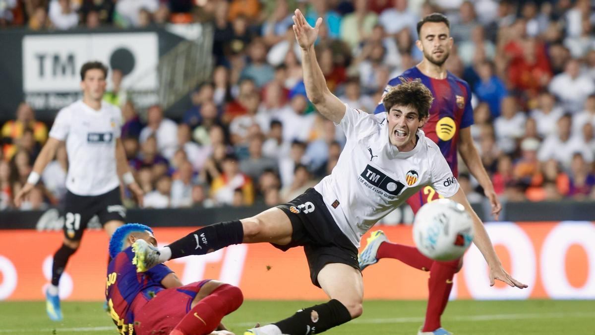 Las mejores imágenes de Javi Guerra contra el Rayo Vallecano