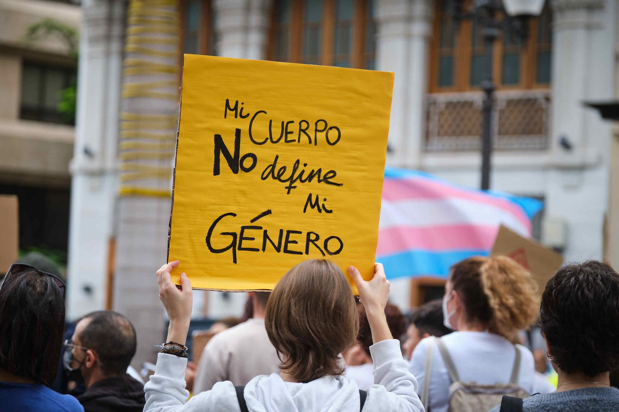 Concentración contra los recortes en las propuestas de Ley Trans en Santsa Cruz de Tenerife