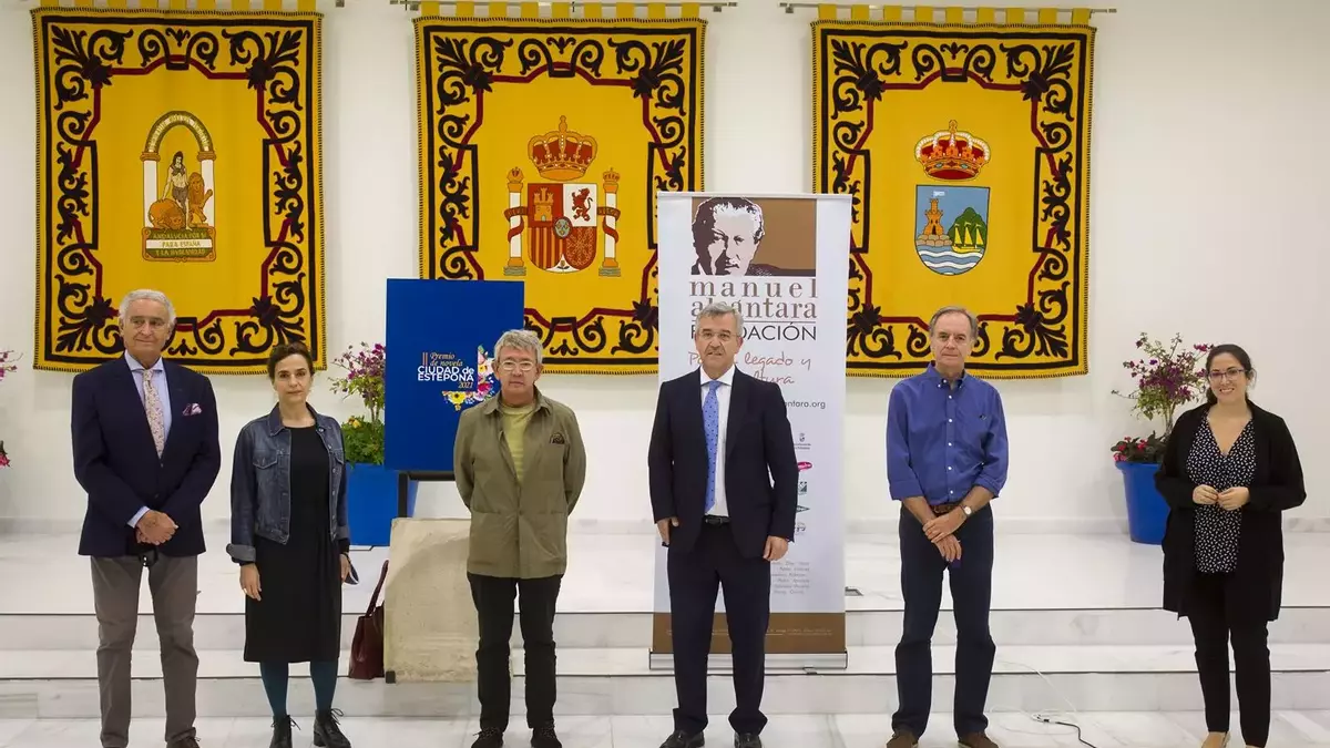 El escritor onubense Manuel Moya gana el II Premio de Novela Ciudad de Estepona