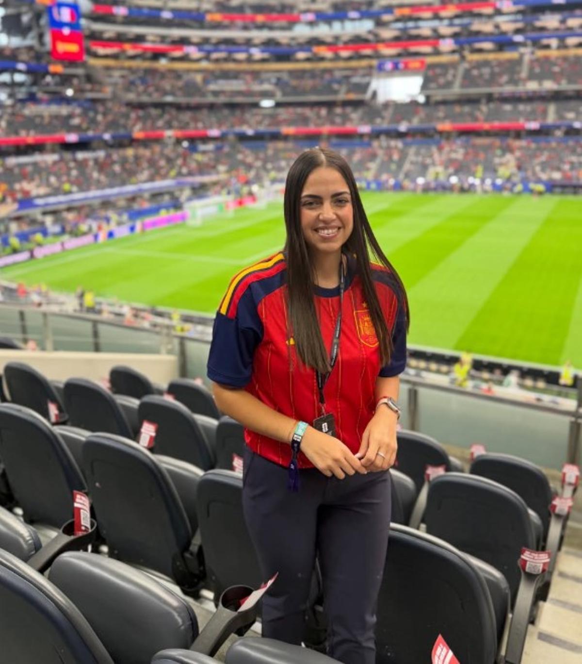 Marta López, en Dallas para ver la semifinal del Mundial entre España y Francia.