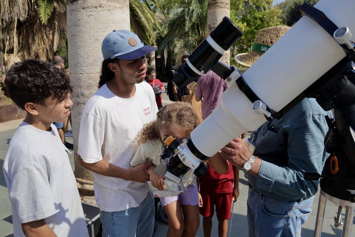 Observación organizada por el Muvim como acto previo al eclipse de este verano.