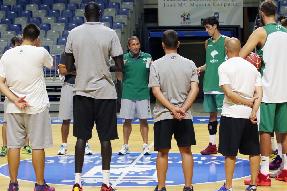 La plantilla del Unicaja vuelve a los entrenamientos bajo las órdenes de Joan Plaza para comenzar a preparar la temporada.