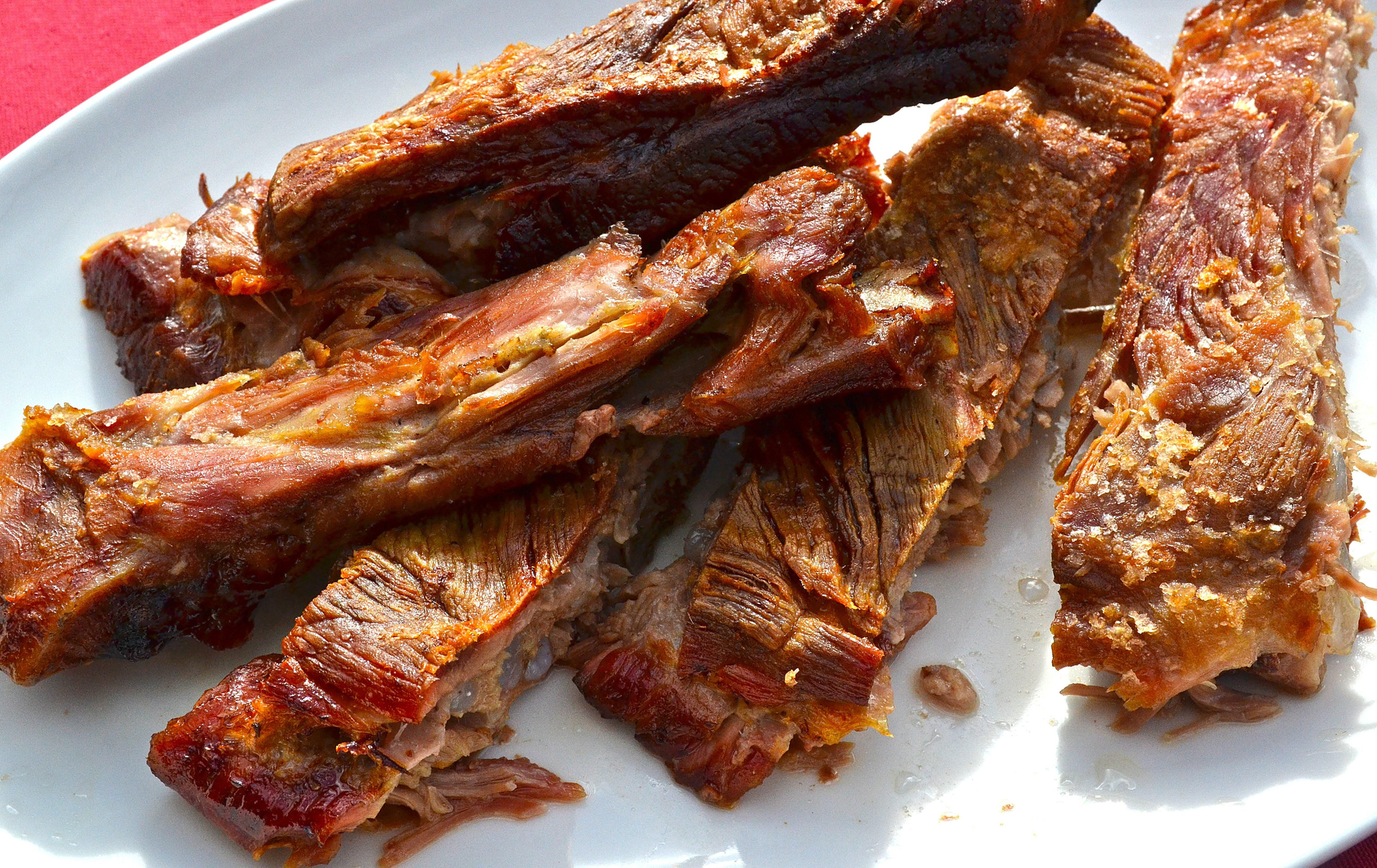 Costillas al horno en la casa de comidas y bar tienda El Acebu en Calabrez, Ribadesella.