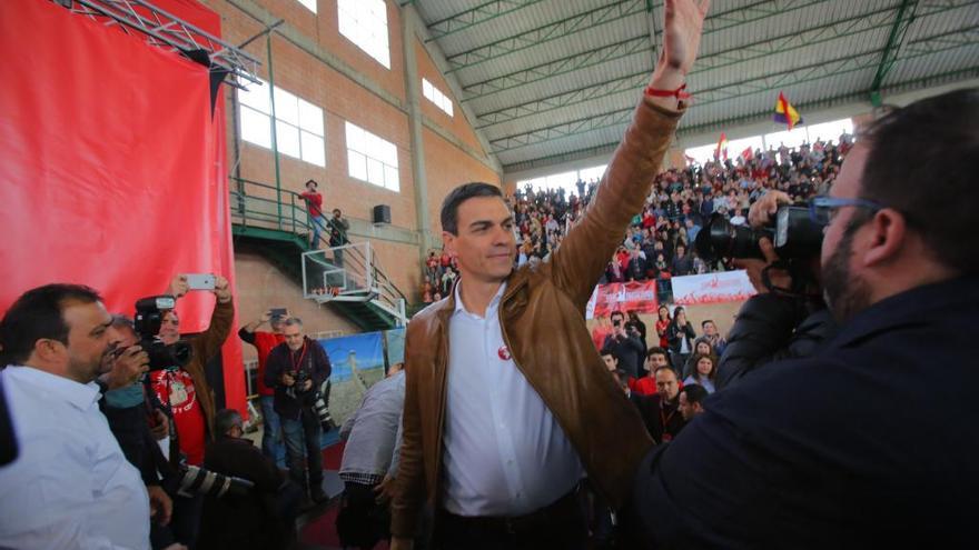 Sánchez, a su entrada al pabellón de Burjassot. Foto. Eduardo Ripoll