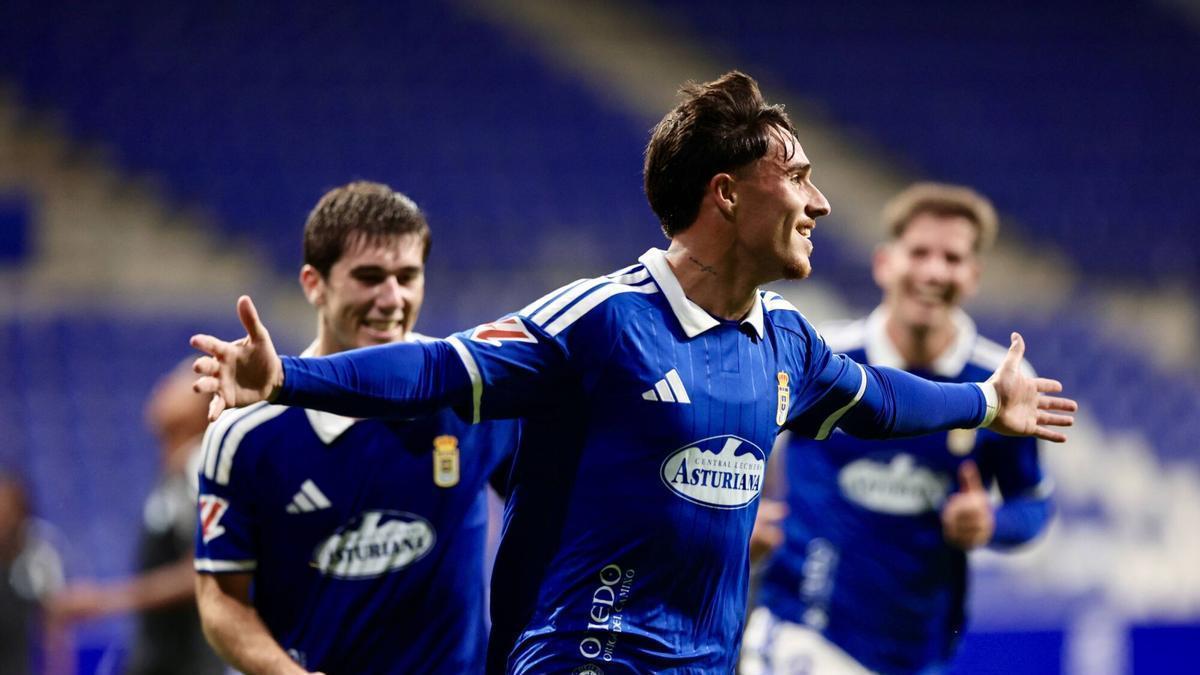 Los jugadores del Oviedo celebran un gol en el último encuentro de pretemporada, contra el Le Havre.