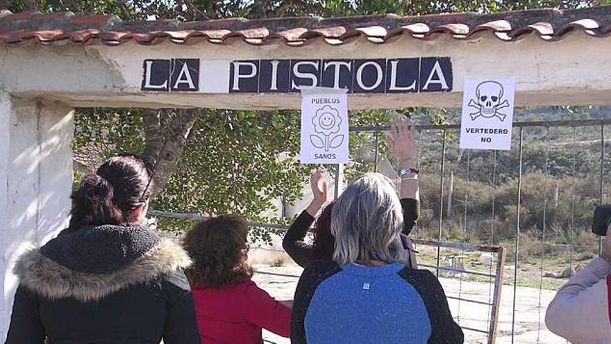 La finca La Pistola arriba y una reunión del Consorcio de Residuos de la Vega Baja .