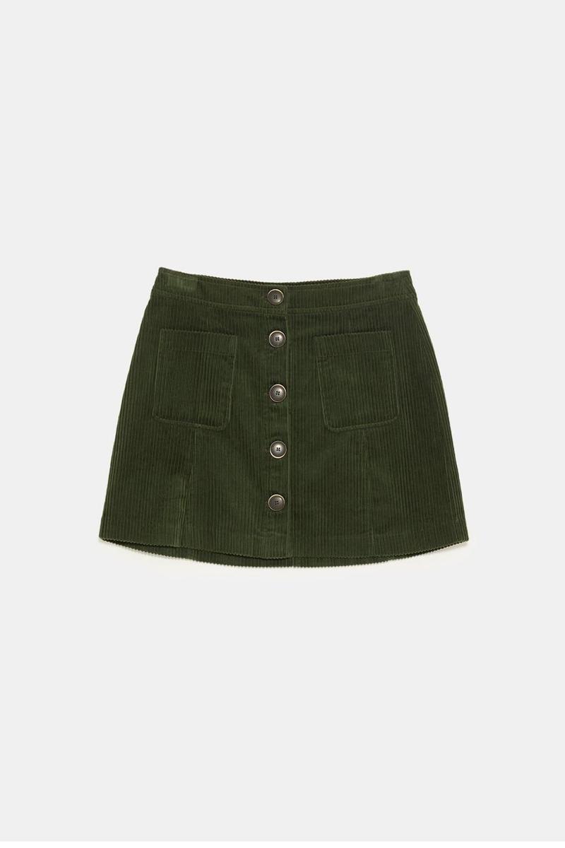 Falda verde kaki de pana de Zara. Precio: 19,95 euros.