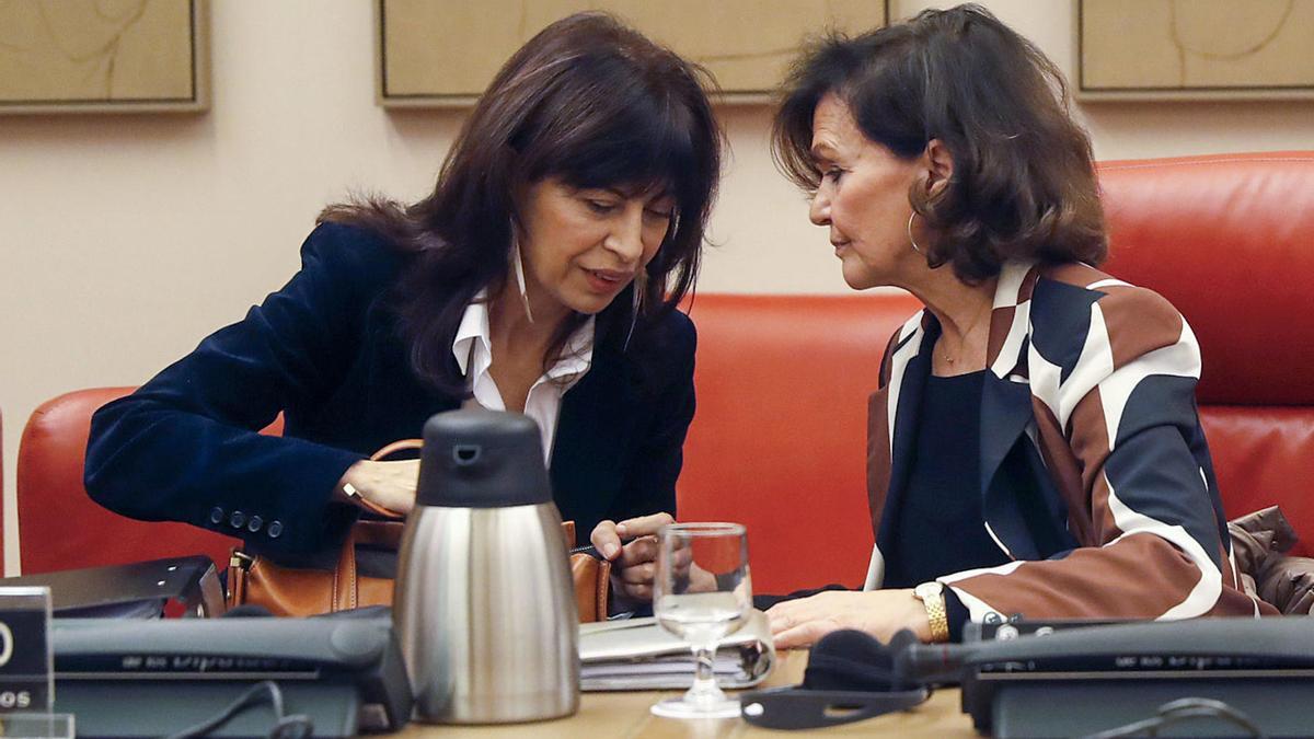 La ministra de Igualdad, Ana Redondo, junto a la exministra Carmen Calvo.