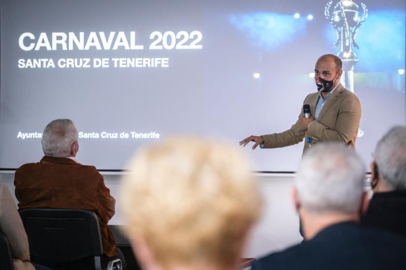 Alfonso Cabello, concejal de Fiestas de Santa Cruz de Tenerife, se reúne con los patrocinadores de las reinas del Carnaval 2022