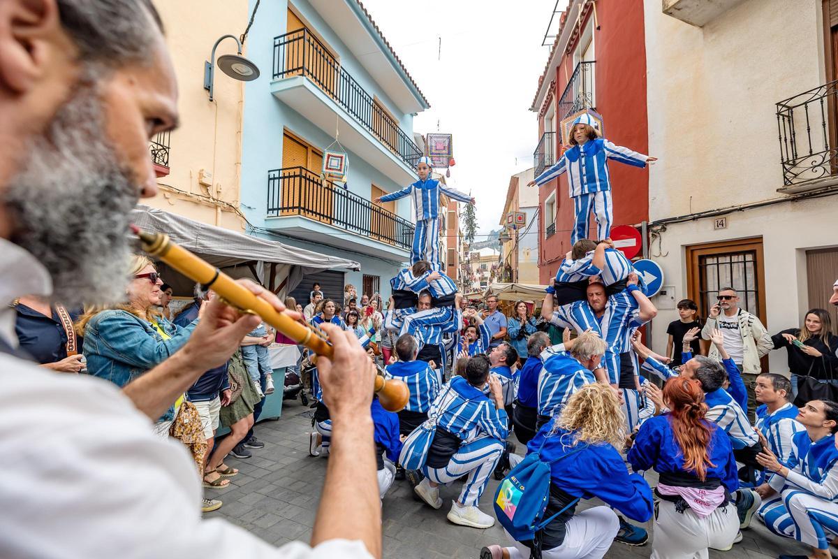 La programación está pensada para divertir a todos los públicos con actos como las espectaculares torres humanas de la Muixeranga d’Alacant.