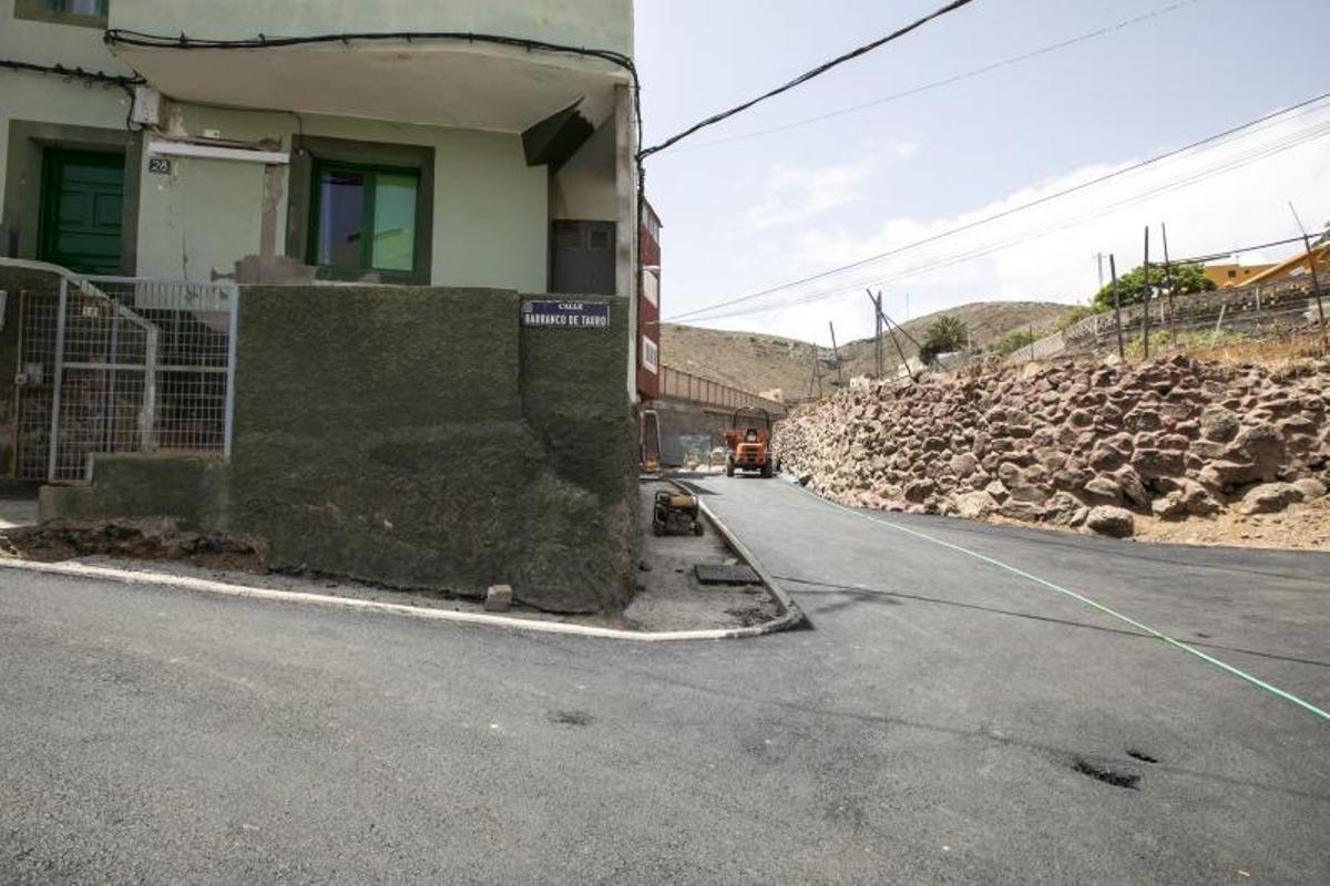 01.07.19. Las Palmas de Gran Canaria.- Vecinos de Cañada Honda se quejan del mal asfaltado de las calles. Foto Quique Curbelo  | 01/07/2019 | Fotógrafo: Quique Curbelo