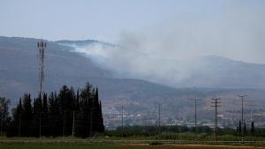 La frontera entre Israel y el Líbano, en Kiryat Shmona, con humo provocado por los intercambios de fuego entre el Ejército hebreo y la guerrilla de Hizbulá.