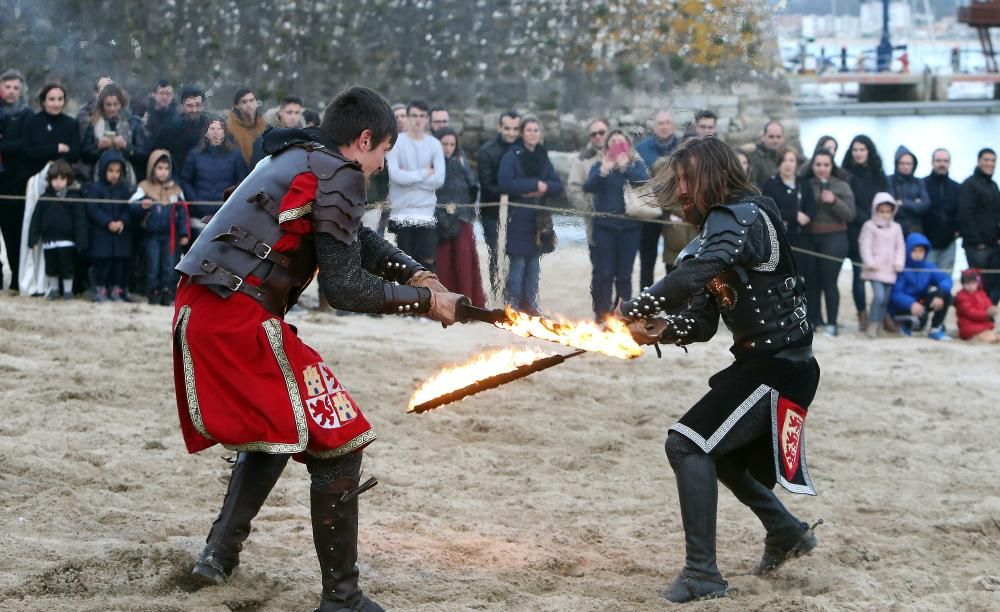 Las espectaculares recreaciones de las batallas de caballeros con lanzas y espadas de fuego centra el interés de la tarde de sábado en la Arribada