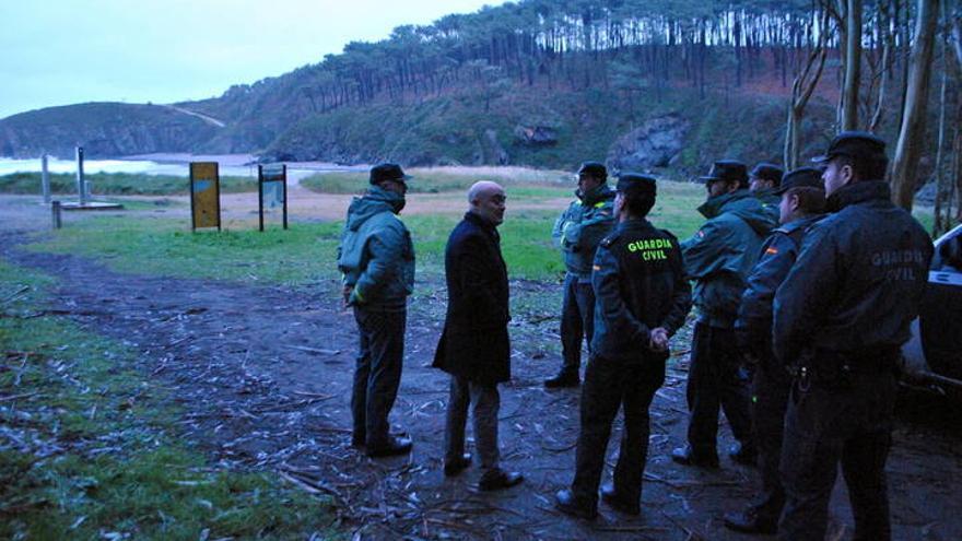 Buscan a un menor de 20 meses arrastrado por el mar en playa de Frexulfe, Navia