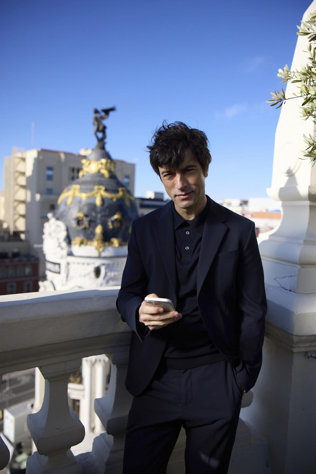 El actor Javier Rey protagoniza la nueva campaña de Crescenta, "Invierte como imaginas".