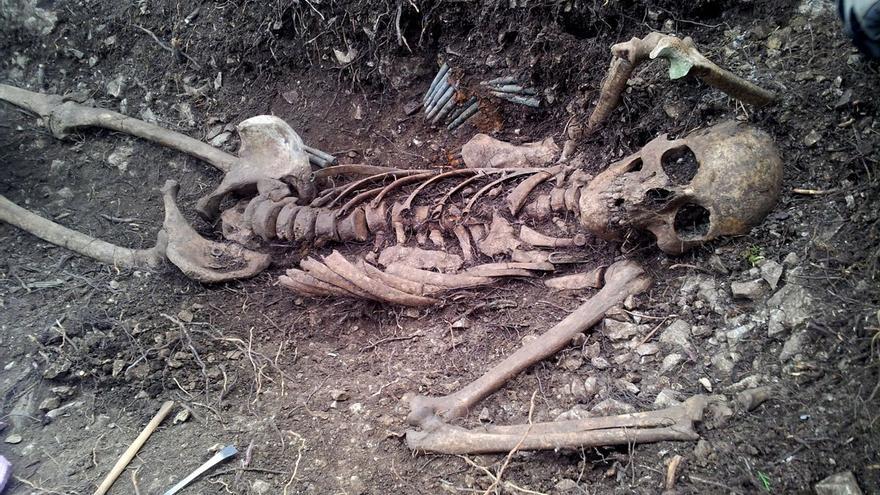 Se busca tumba digna para este soldado desconocido - Faro de Vigo - Vimarsana News