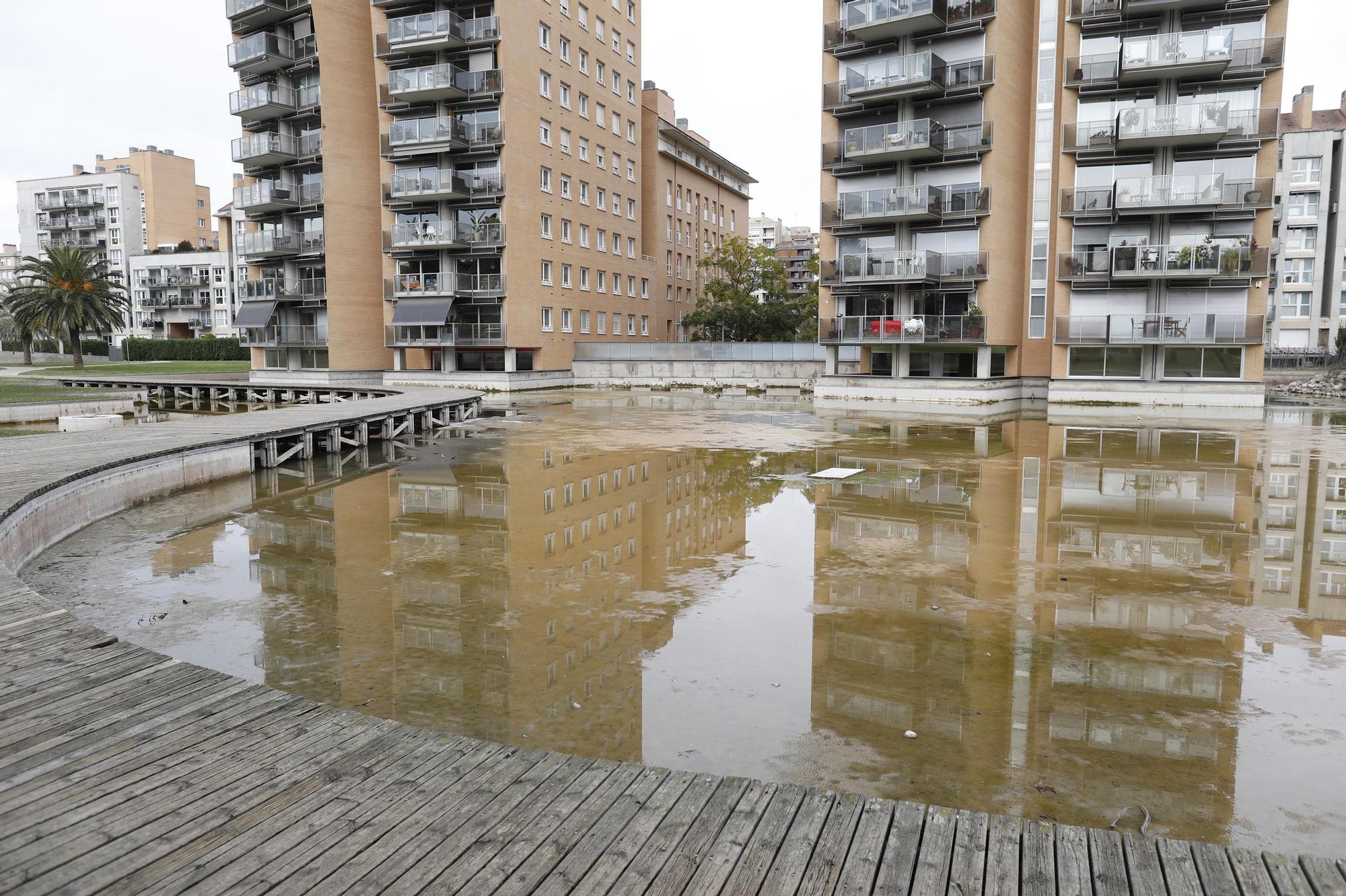 L’estany del parc del Migdia ja està buit