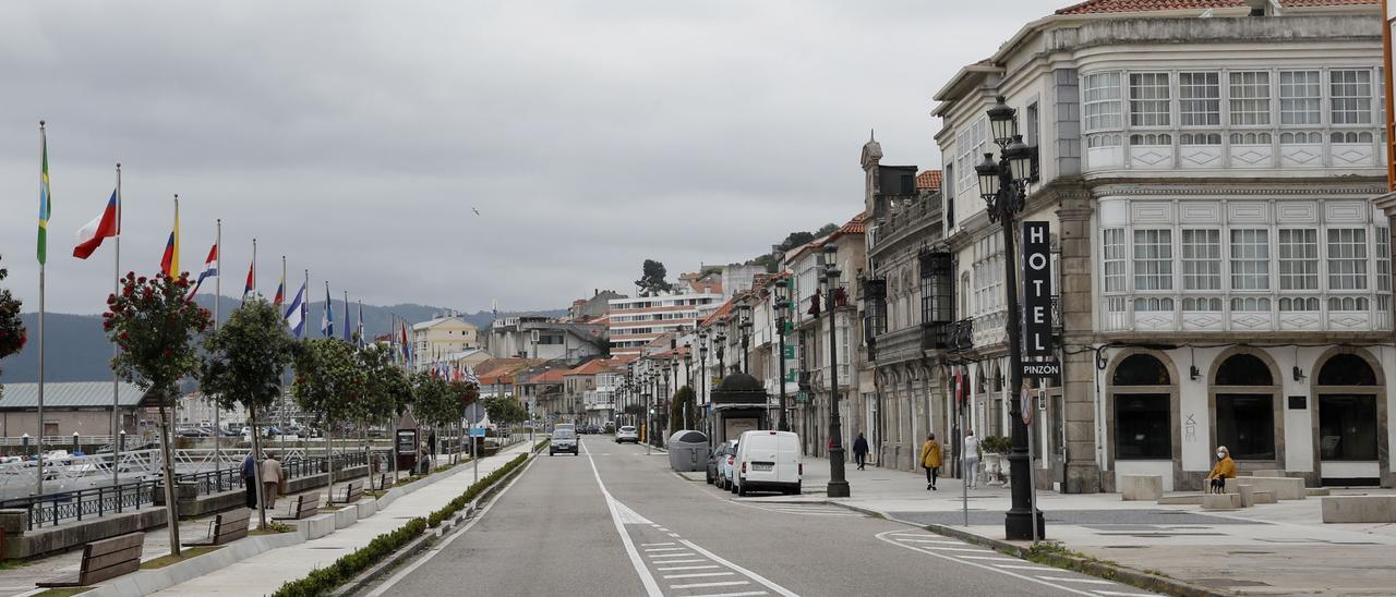 Las bicicletas y patinetes eléctricos promoverán la movilidad sostenible entre parroquias y centro de Baiona. // Jose Lores