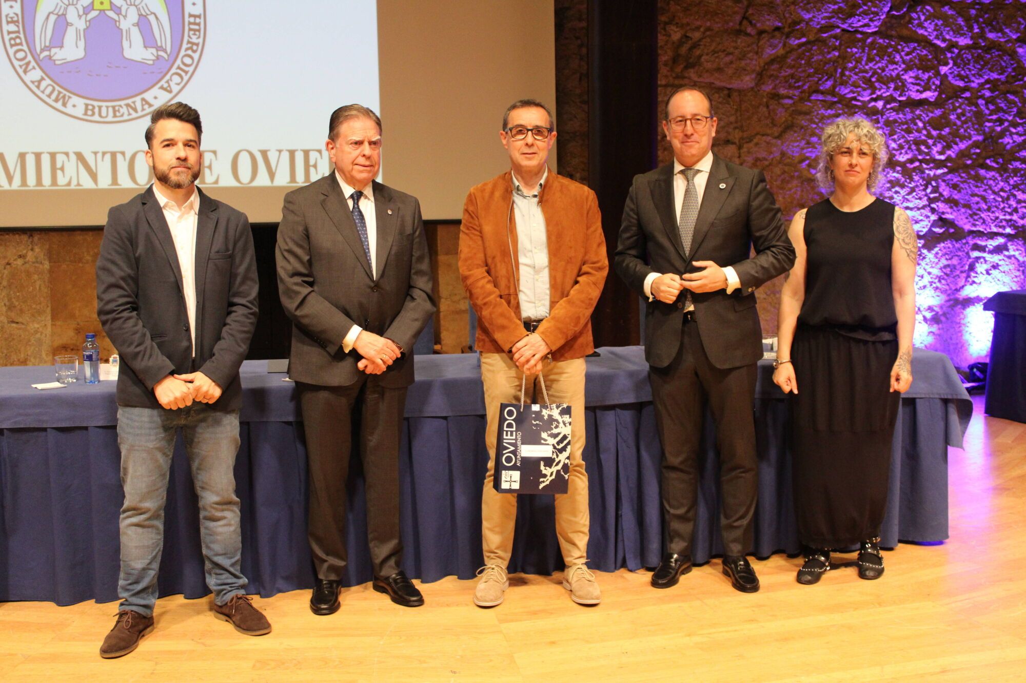 Acto institucional Santa Rita Hora: 11:00 Lugar: Oviedo, Sala de Cámara del Auditorio Príncipe Felipe Descripción: Homenaje a los trabajadores municipales jubilados y a quienes cumplen 25 y 40 años de servicio en el Ayuntamiento.