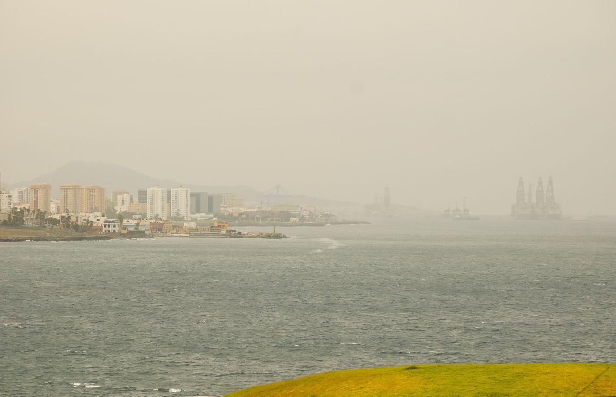 Ola de calor y calima en Las Palmas de Gran Canaria (1/8/2026)