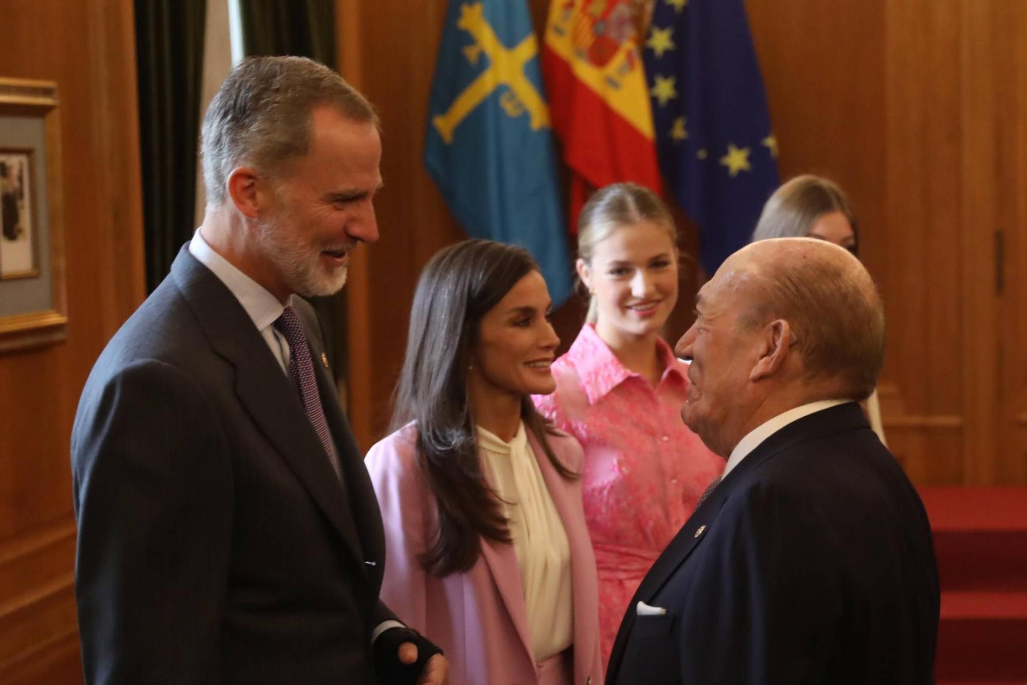 EN IMÁGENES: La Familia Real recibe a las medallas de Asturias, hijos Predilectos e hijo adoptivo 2023