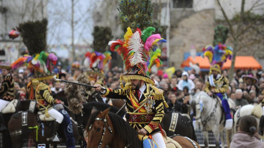 La tradición desfila el martes de Carnaval en A Estrada