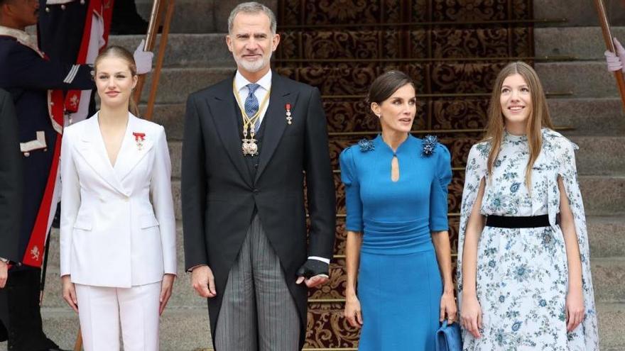 El ‘look’ d’Elionor en la jura de la Constitució: un vestit jaqueta blanc impol·lut que amaga un doble homenatge als seus pares