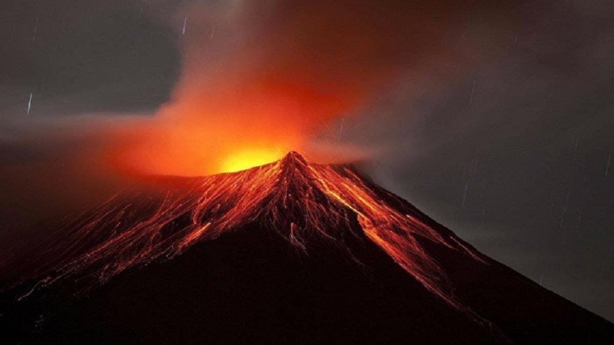 El día en el que la fuerza aérea estadounidense bombardeó un volcán activo en Hawái