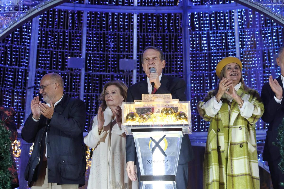 Vigo enciende la Navidad más grande de su historia ante miles de personas