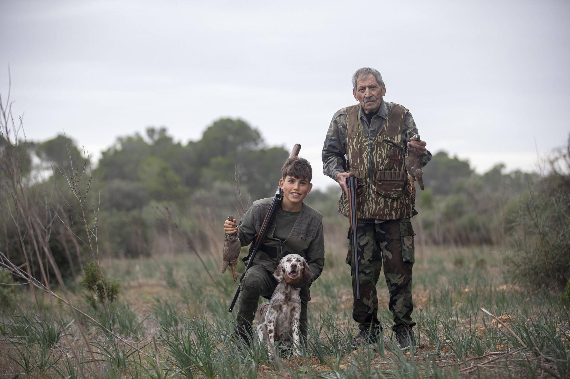 Así ha sido el primer día de caza en Palma de un abuelo y su nieto tras ocho años de prohibición