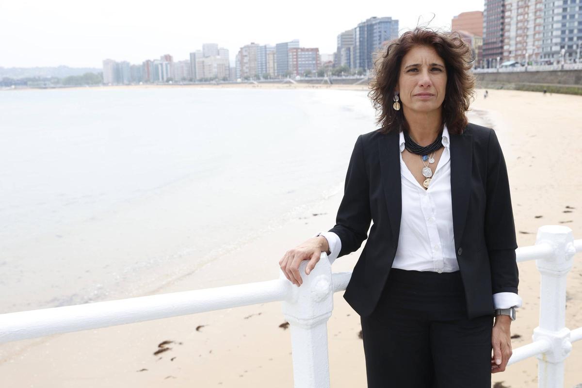 Nuria Bravo, en la Rampla, con San Lorenzo al fondo.