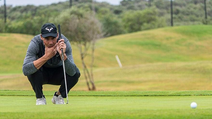 Rafa Nadal, jugando a golf en un anterior torneo en Mallorca