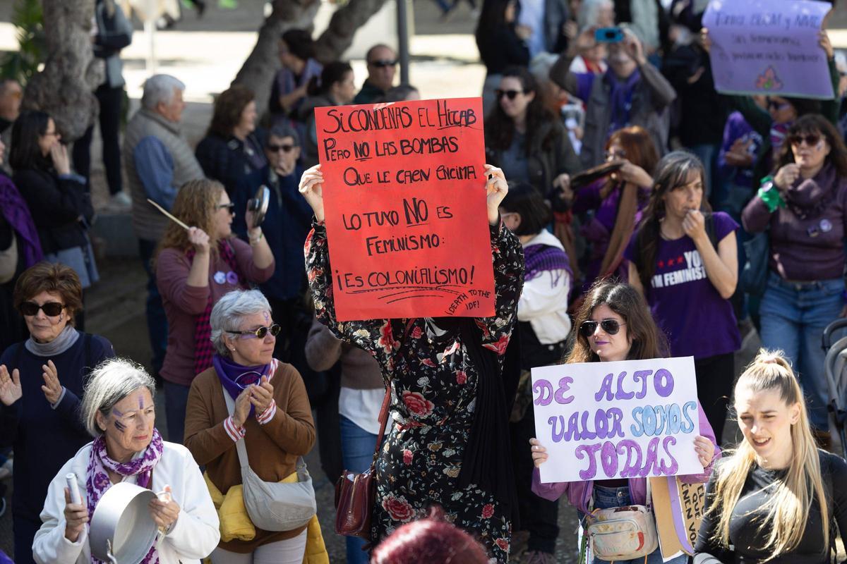 Galería: todas las imágenes de la concentración en Ibiza por el Día internacional de la Mujer