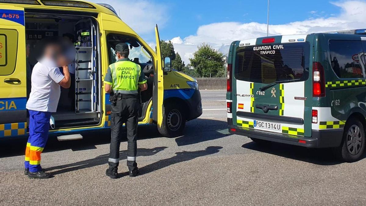 El hombre, desorientado, fue localizado por la Guardia Civil cuando caminaba por un arcén de la autovía A-55.