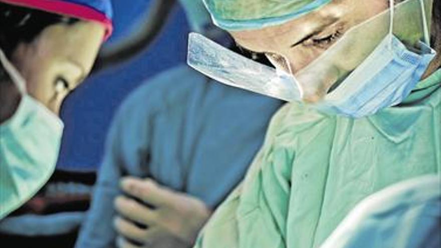 La clínica del doctor Luis Senís cumple su quinto aniversario en Castellón