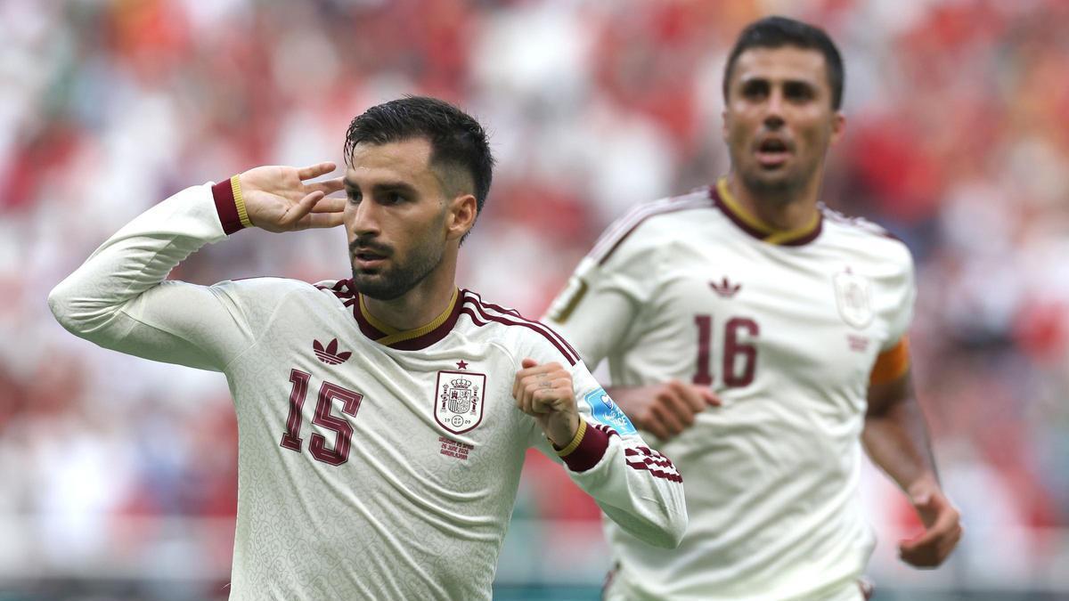 Álex Baena celebrando el gol de la victoria ante Uruguay