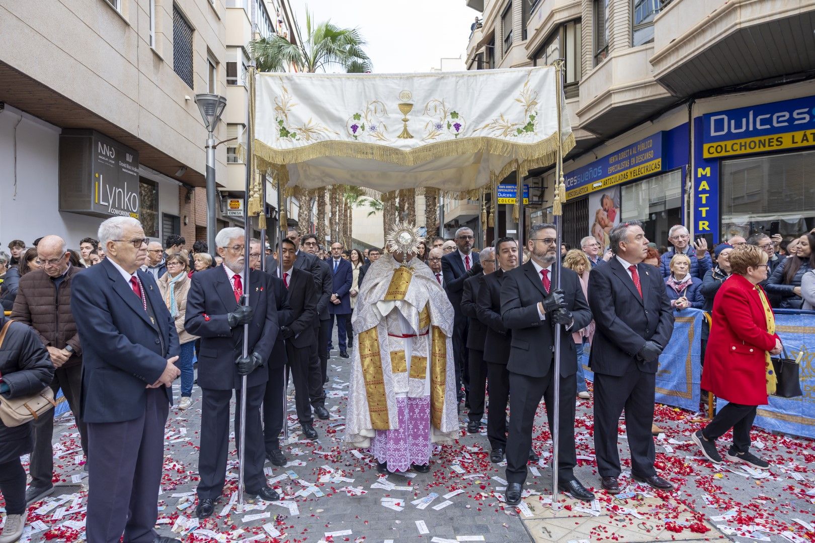 Emotivo Encuentro del Domingo de Resurrección en Torrevieja