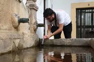 Los cordobeses encuentran alivio en las fuentes