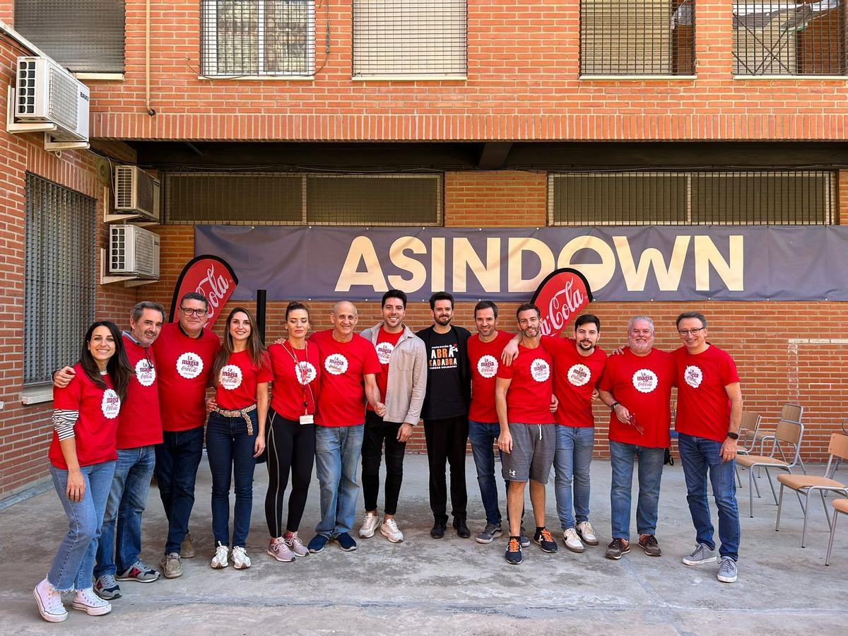 Taller de magia Magic Day en la sede de Asindown, con la colaboración de Fundación Abracadabra.