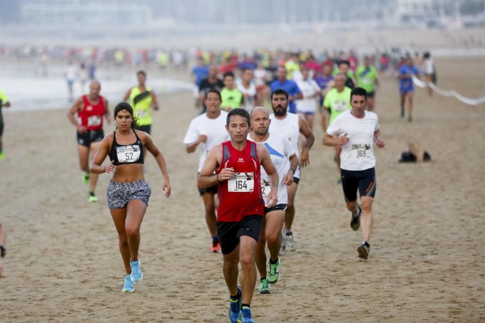 Carrera nocturna por la Playa de San Lorenzo