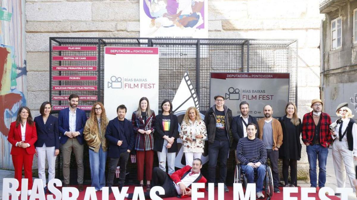 Foto de familia del Rías Baixas Film Fest, ayer en Pontevedra.   | // FARO