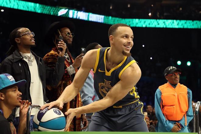 Las imagenes espectaculares del concurso de mates y triples de NBA All Star 2019