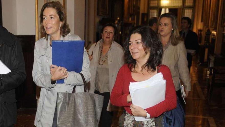 Rosa Gallego y Begoña Freire, en la entrada de un pleno en 2011.