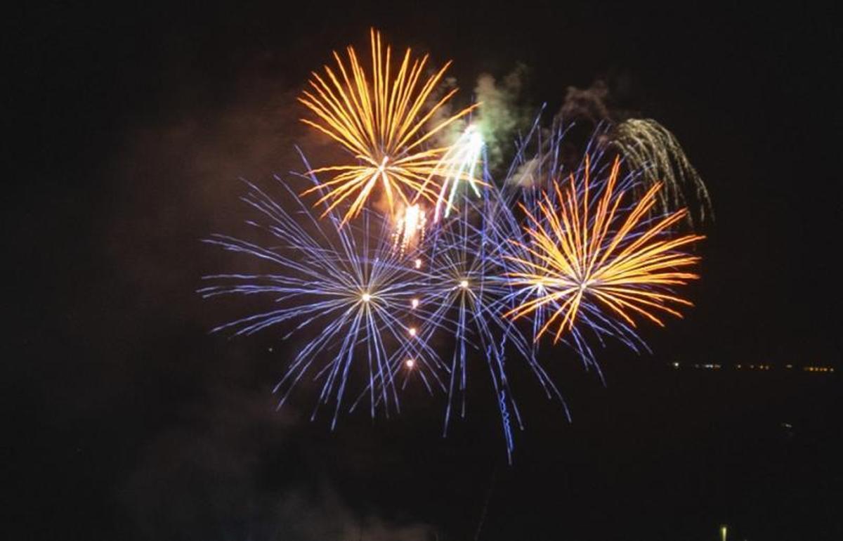 Uno de los momentos más esperados serán los fuegos artificiales frente al mar