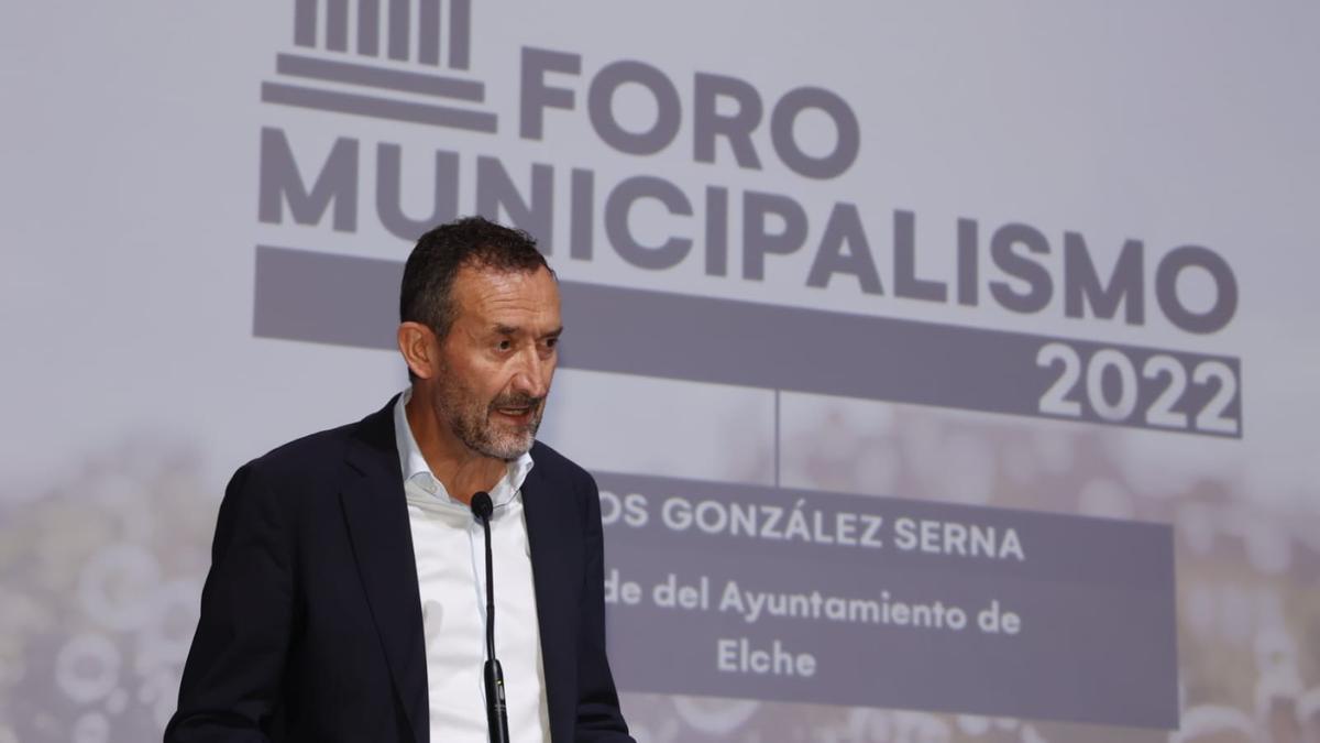 El alcalde de Elche, Carlos González, durante su intervención en el Foro Municipalismo organizado por INFORMACIÓN