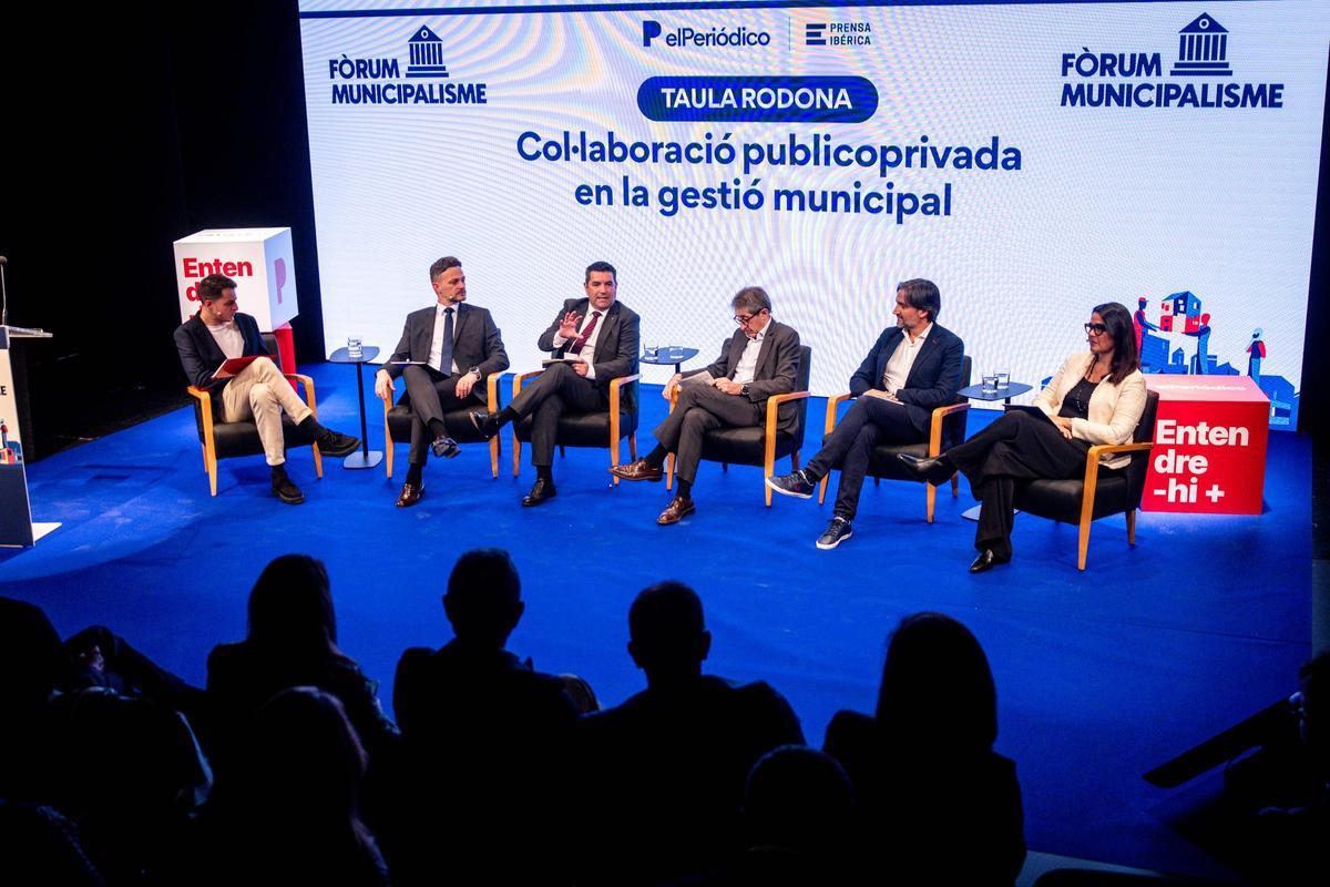 Felipe Campos, consejero delegado de Aigües de Barcelona y director de Acción Social de Veolia; Xavier Amor, secretario de gobiernos locales; Humberto López Vilalta, director general del TRAM; Xavier Balagué, gerente de Ecoembes en Catalunya y Mar Alarcón, founding partner de la consultora Moodin Policy.