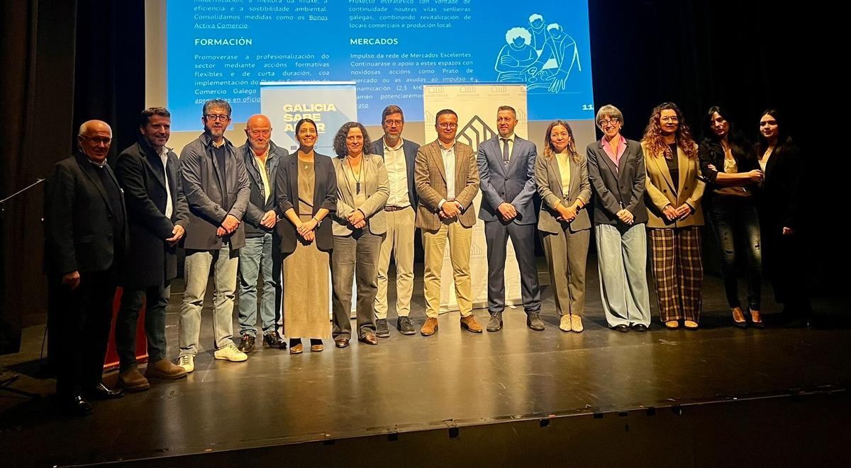 Representantes autonómicos, alcaldes e alcaldesas, e membros da asociación empresarial.