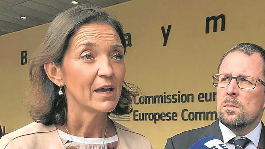 La ministra Maroto pide ayuda por la crisis de Thomas Cook