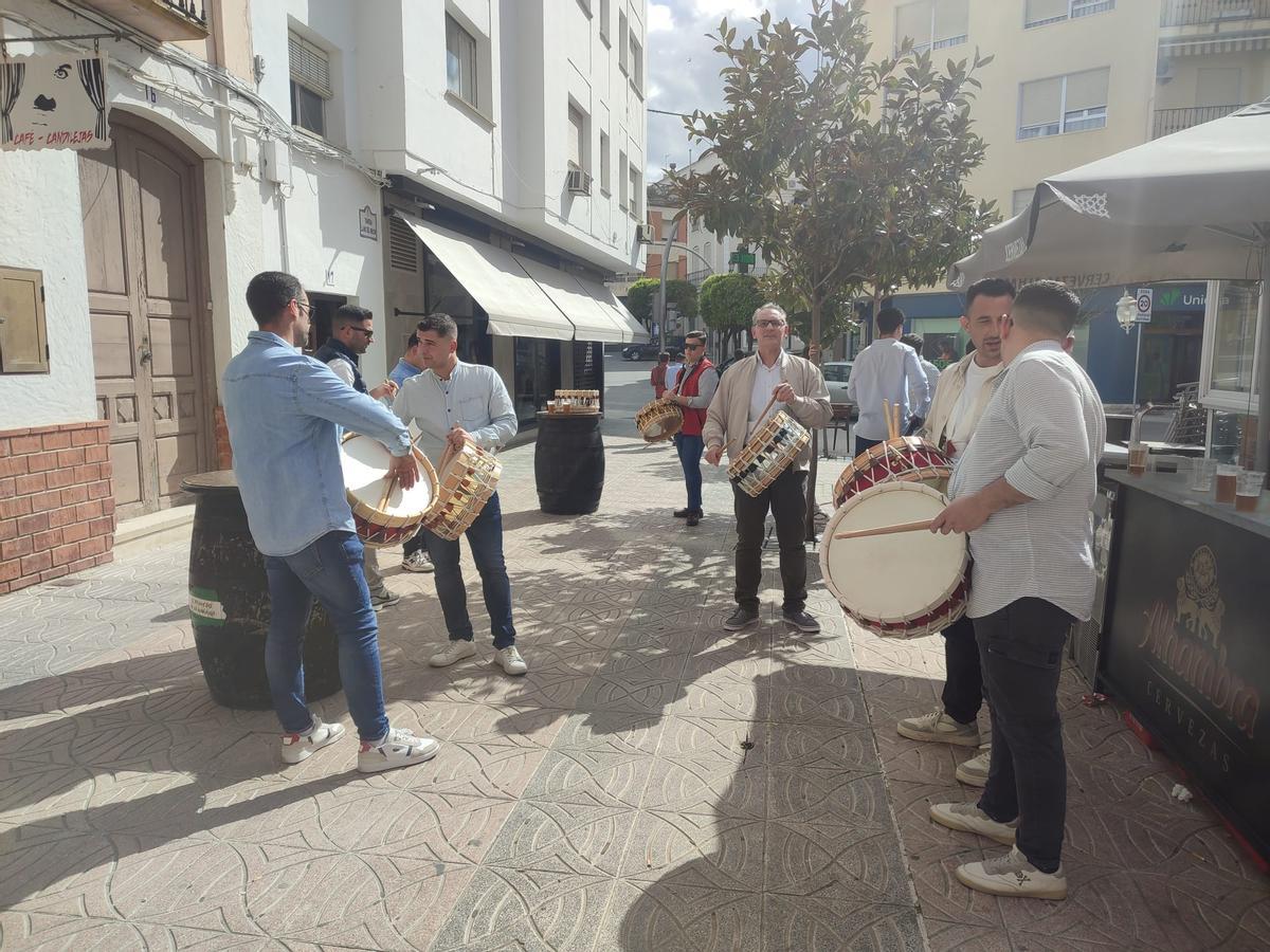El sonido del tambor no cesará en toda la jornada en Baena.
