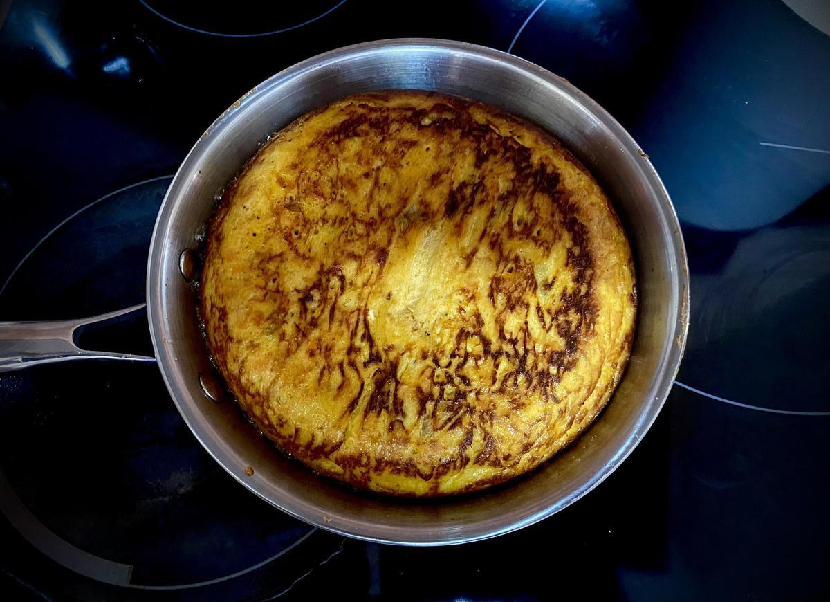 Tortilla de otoño con boniato y uvas